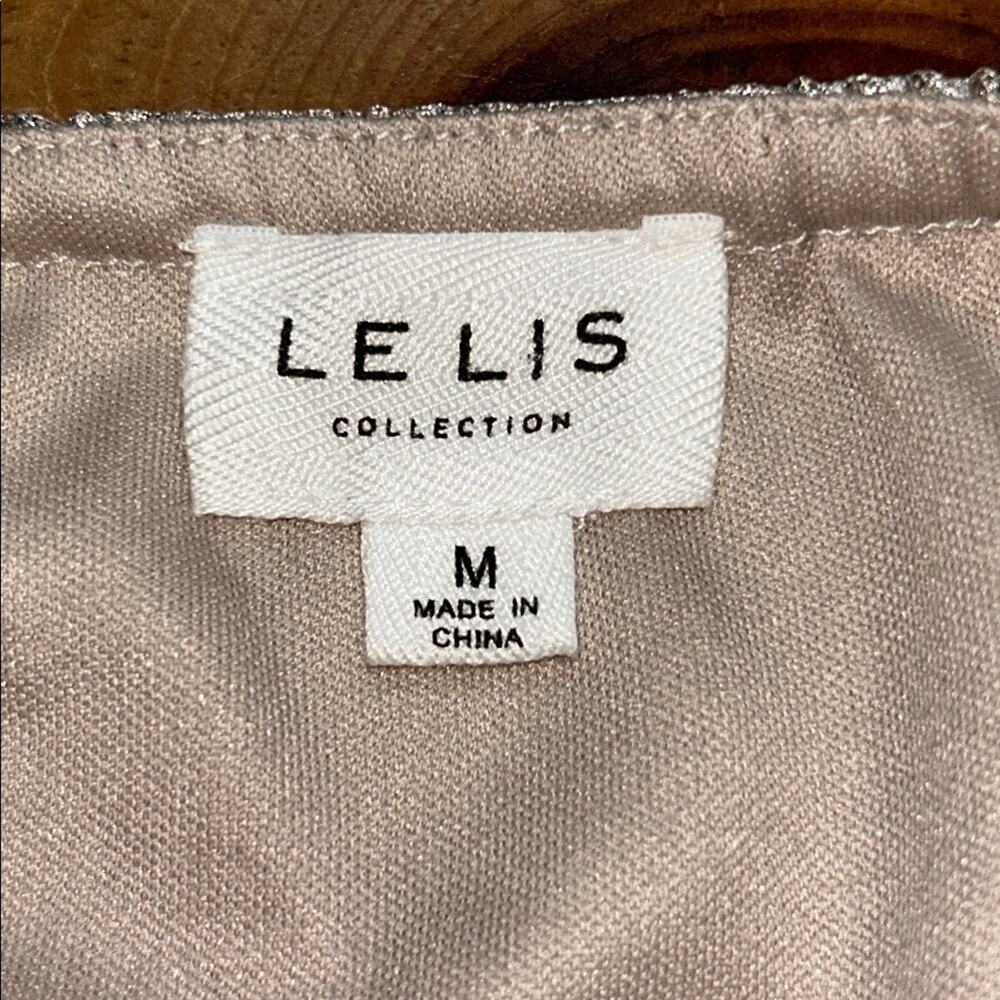 Le Lis Collection Women’s Silver Ribbed Flowy Tube Top – Size Medium - Picture 4 of 5